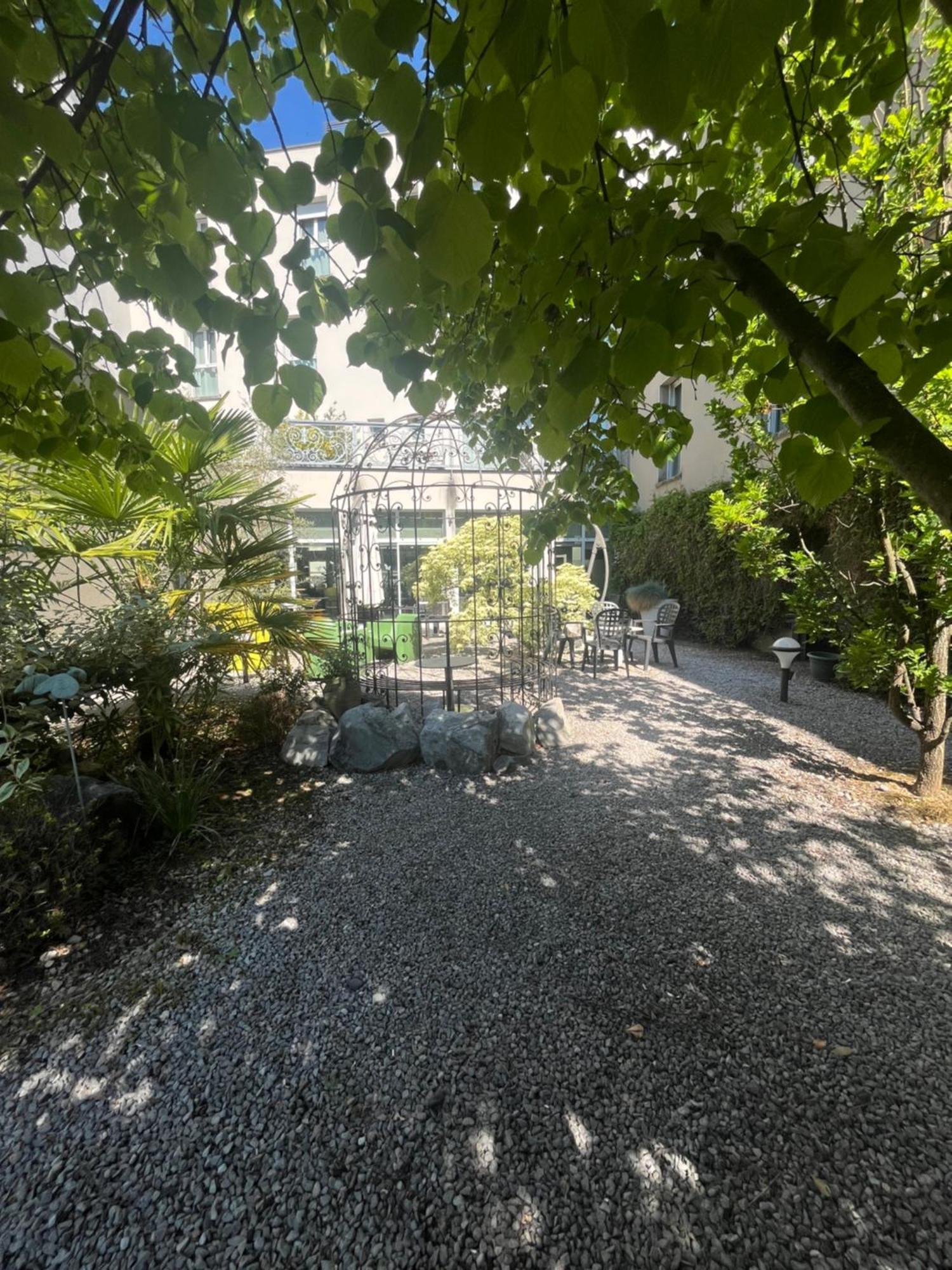 Hotel Logis Victor Hugo &